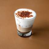 Quest�ultimo si crea aggiungendo all�espresso (in tazzina di vetro) una buona quantit� di cacao, poi latte e infine di nuovo cacao
